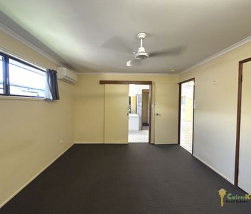 Charming, Well Maintained Home In Sought After Suburb!!! - Photo 6