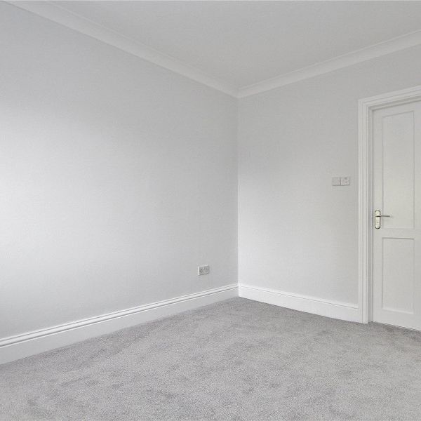 High Street, Woking - 1 bedroomProperty for lettings - Seymours - Photo 1