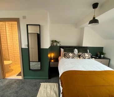 6 Bed Terraced House, Jubilee Drive, L7 - Photo 1