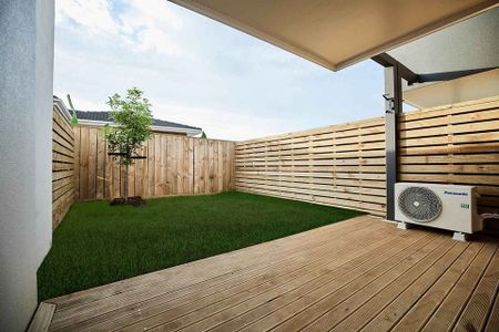 Stylish, and ready to move in - Photo 4