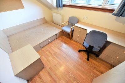 5 bedroom House in Ashville Grove (5 BED), Leeds - Photo 4