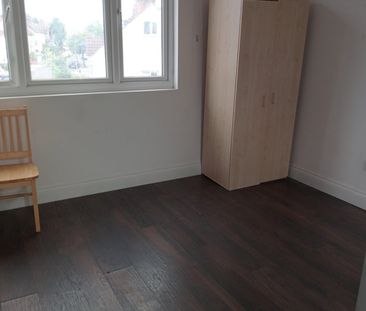 Room in a Shared House, North Circular Road, NW2 - Photo 4