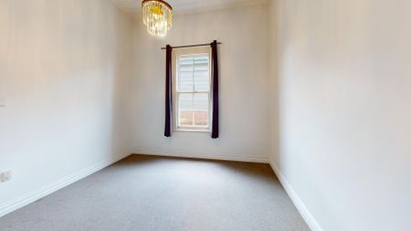 City Centre - 3 Bedrooms - Photo 5