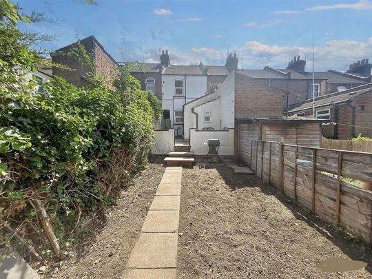 2 Bed Terraced House, Cowper Street, LU1 - Photo 1