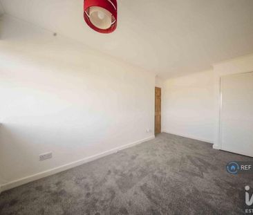 3 bedroom end of terrace house to rent - Photo 4