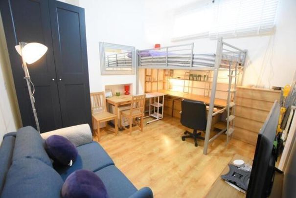 Maisonette to rent - Photo 1