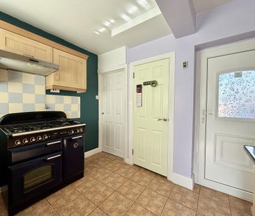 3 bedroom semi-detached house to rent - Photo 6