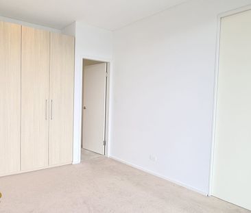 Oversized 2 Beds 2.5 Bath & Wrap Balcony With Water View - Photo 2