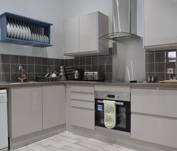 Modern Ensuite by Bristol Docks & North St - Photo 3