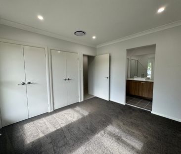 Spacious 4-Bedroom Family Home with Ducted Air - Photo 2
