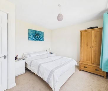 4 bedroom House in Mill Lane, Reading - Photo 4