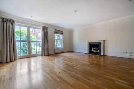 4 bedroom townhouse to rent - Photo 2