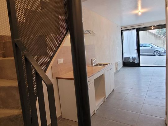 SAINT SATURNIN LES AVIGNON - APPARTEMENT DE 36 M² AVEC TERRASSE (au 1er étage) EN DUPLEX A LOUER - Photo 1