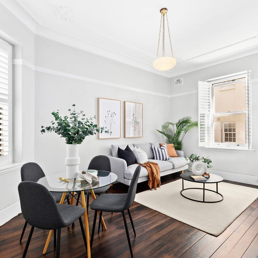 Contemporary 2 Bedroom in Kew Lodge With Lock Up Garage - Photo 1