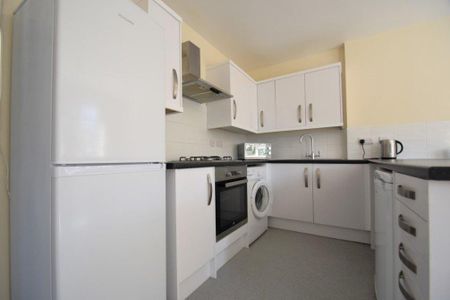 3 bedroom flat to rent - Photo 5