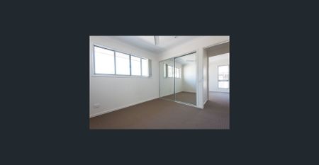 $570pw FULLY FURNISHED Avail 26 Oct Gated Complex - Photo 2