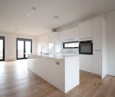 Well presented 3 bedroom semi-detached house situated within the gr... - Photo 6