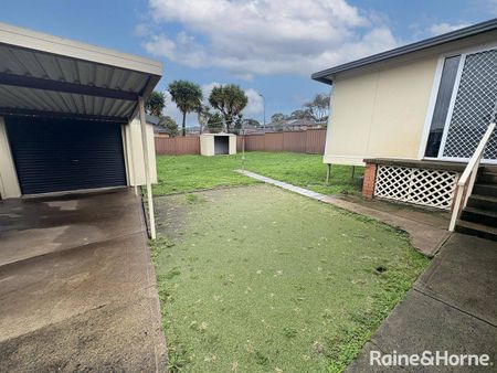 Renovated in prime location! - Photo 5