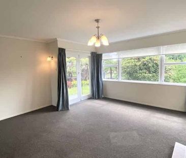 Spacious 3-Bedroom House in Fairview Downs - Photo 2