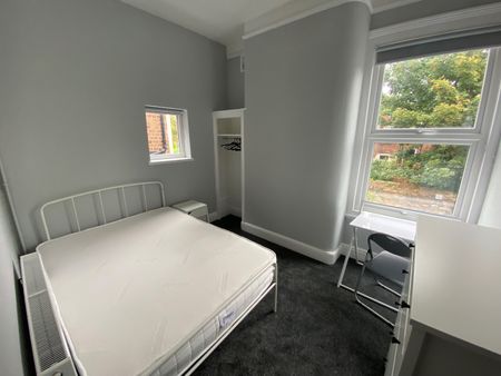 8 Bed Semi-Detached House, Rutland Avenue, L17 - Photo 5