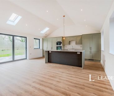 4 bedroom bungalow to rent Charlwood Road, Horley, Surrey, RH6 - Photo 4