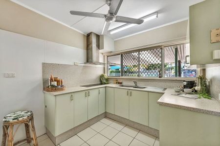 18 Eclipse Street, Rowes Bay. - Photo 5