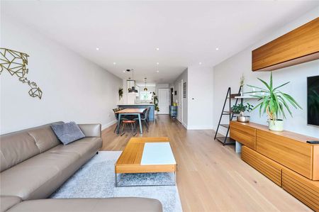 Bowling Green Mews, Wimbledon, London, SW20 8DJ - Photo 2