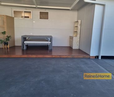 IMMACULATE 4 BEDROOM FAMILY HOME - Photo 3