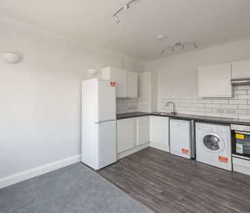 Available unfurnished from 30/06/2025 - Photo 4