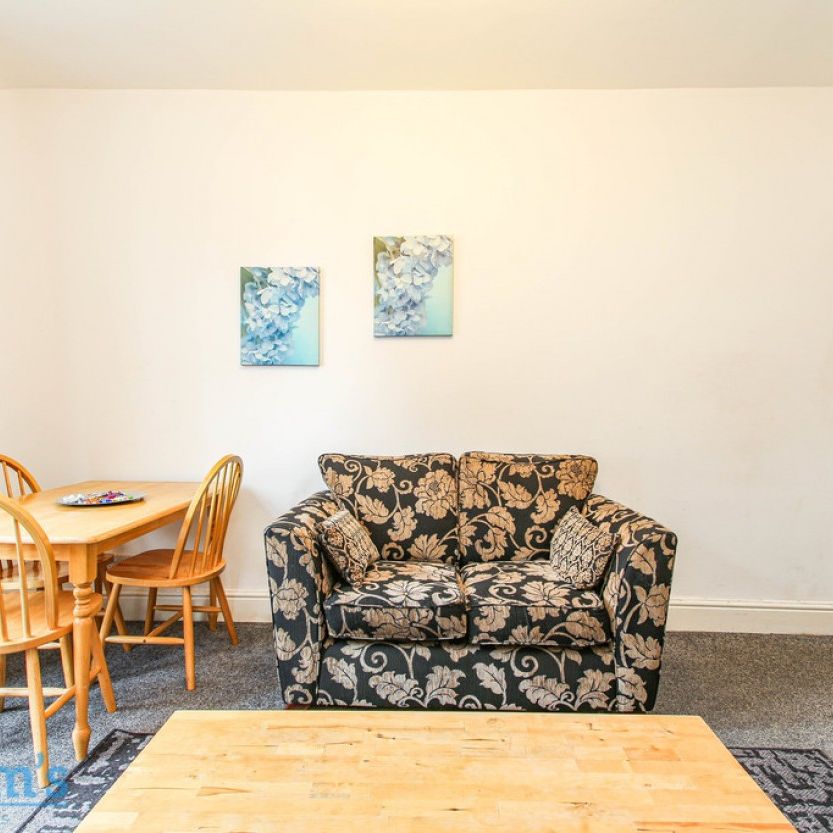 2 bed Apartment for Rent - Photo 1