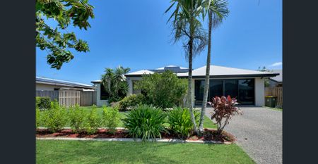 5 Bedroom Family Home for Rent in Quiet Blacks Beach - Photo 2