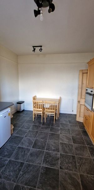 Room in a Shared Flat, Bellevue Road, SW17 - Photo 1