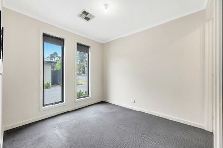 Low-Maintenance, Modern Living in Ultra-Convenient Location - Photo 3