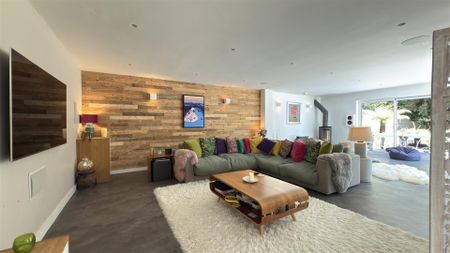 6 Bedroom House - Photo 4
