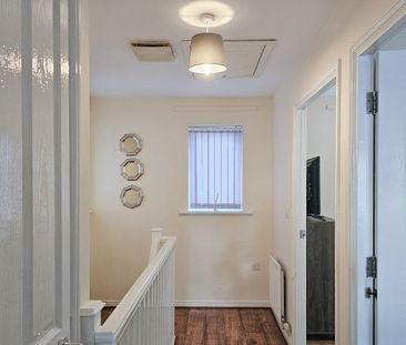 Room in a Shared House, Ashton Old Road, M11 - Photo 3