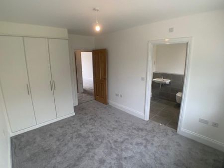 3 bedroom semi-detached house to rent - Photo 4