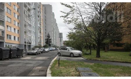 k pronájmu světlý byt 3+1 s prosklenou lodžií a úchvatným panoramatickým výhledem na celou Prahu. - Photo 3