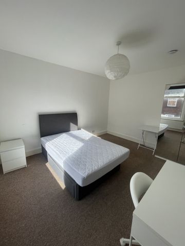 2 Bedroom Terraced House - Photo 5