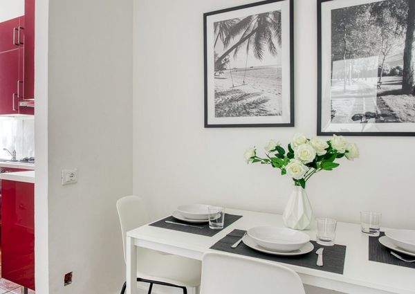 Large single room with balcony in Milan