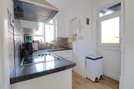 2 Bedroom - Photo 4