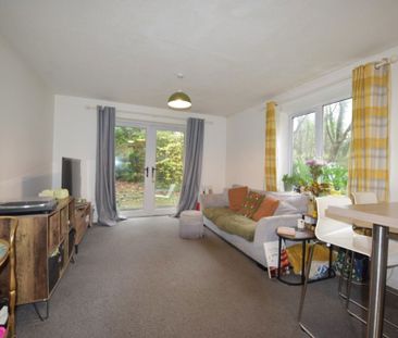 2 bedroom Flat in Flat 6, Leeds - Photo 3