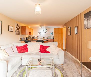 2 bedroom ground floor flat to rent - Photo 1