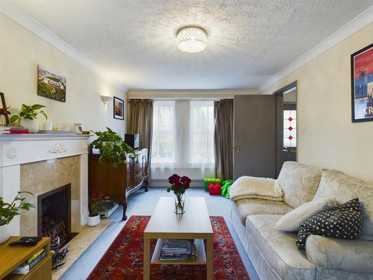 5 bedroom detached house to rent - Photo 1