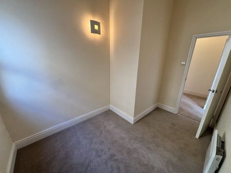 2 Bed Flat - Photo 3