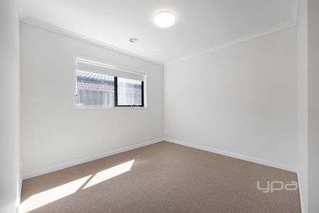 Brand New Four-Bedroom Family Home in Tarneit - Photo 4