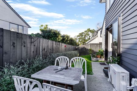 Two-bedroom fairly new Townhouse opportunity! - Photo 2