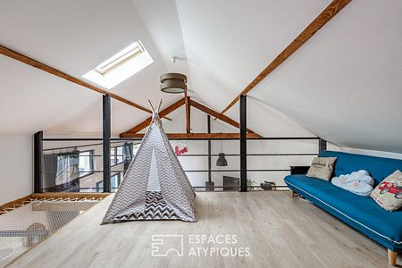 Ecole réhabilitée en maison style loft avec jardin - Photo 2