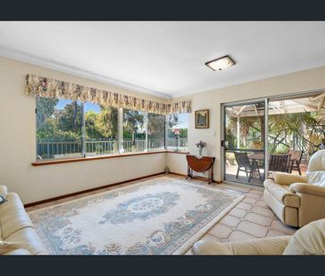 Stunning Family Home Opposite Park Within Rossmoyne SHS Zone - Photo 3