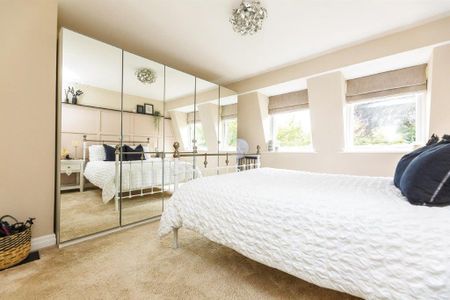 Lombard Close - Photo 5