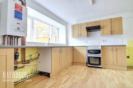 3 bedroom terraced house to rent - Photo 5